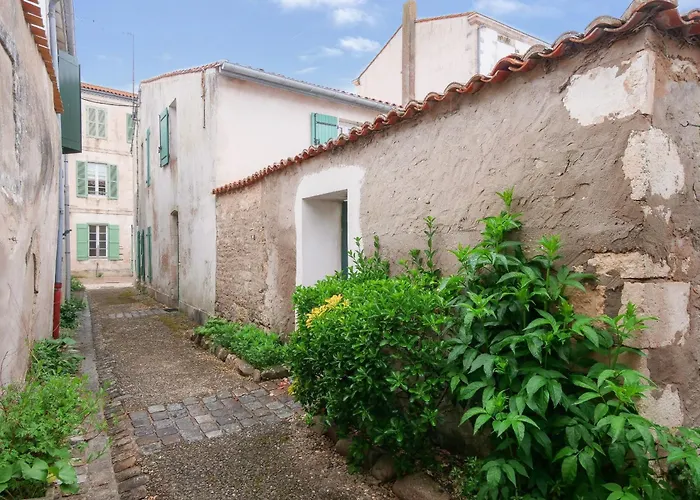 Pres Du Port De St-martin-de-re Avec Terrasse Saint-Martin-de-Ré